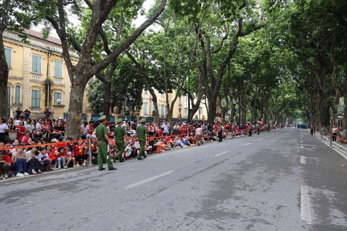 Các khối xe tăng, pháo tự hành, xe bánh xích đang di chuyển về điểm tập kết sẵn sàng Tổng hợp luyện Các khối xe tăng, pháo tự hành, xe bánh xích trùng trùng tiến về điểm tập kết sẵn sàng Tổng hợp luyện