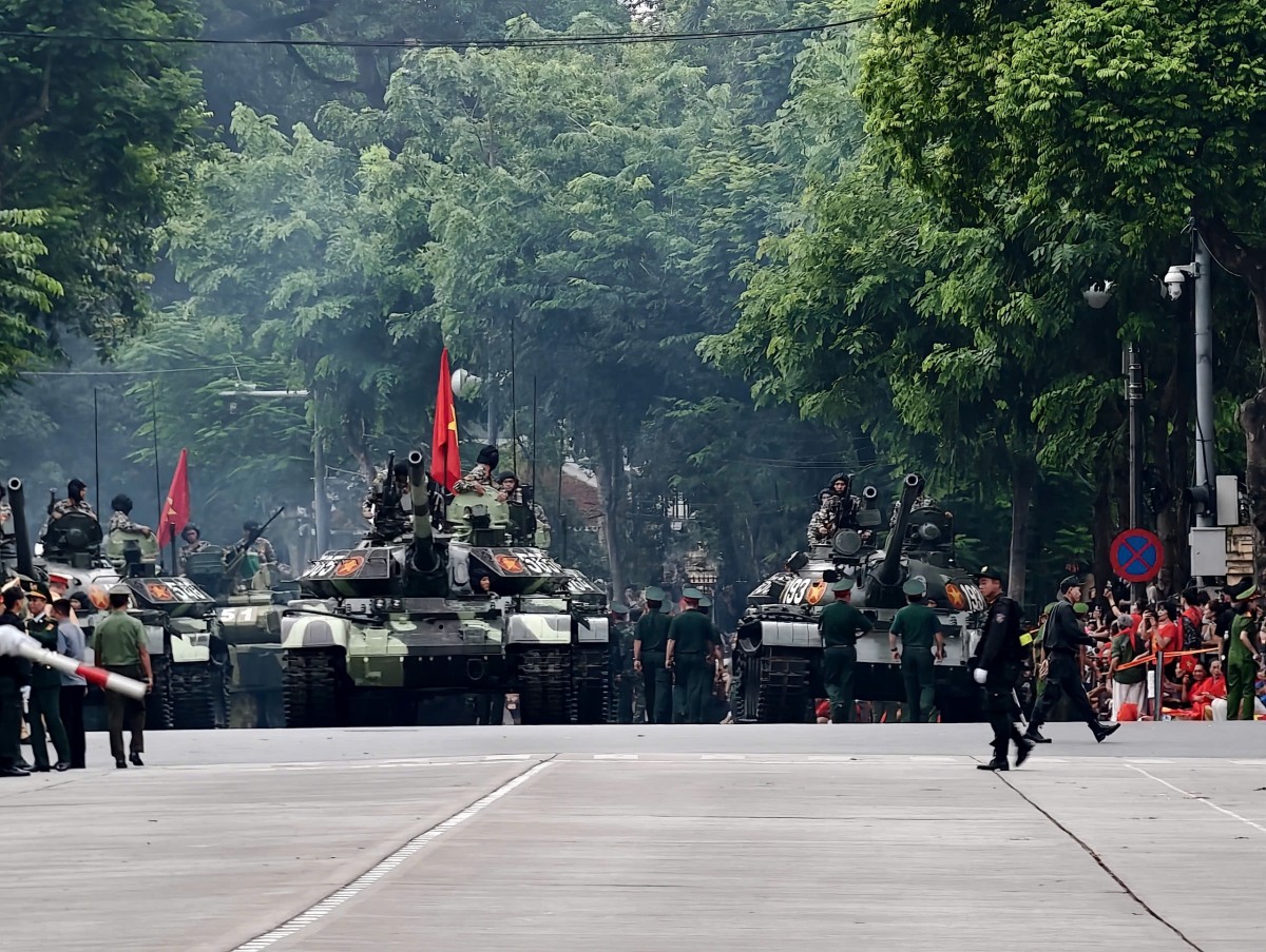 Các khối xe tăng, pháo tự hành, xe bánh xích đang di chuyển về điểm tập kết sẵn sàng Tổng hợp luyện Các khối xe tăng, pháo tự hành, xe bánh xích trùng trùng tiến về điểm tập kết sẵn sàng Tổng hợp luyện