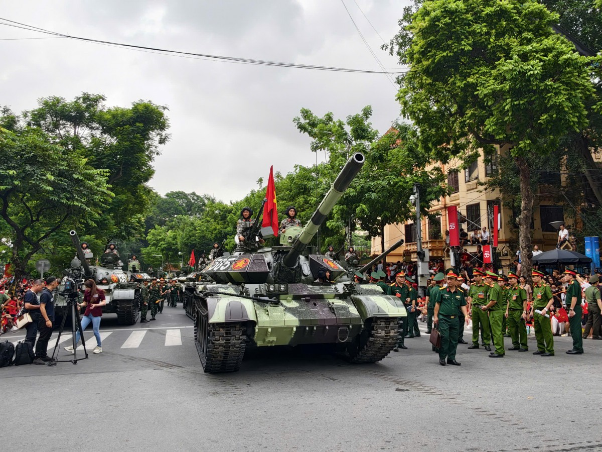 Các khối xe tăng, pháo tự hành, xe bánh xích đang di chuyển về điểm tập kết sẵn sàng Tổng hợp luyện Các khối xe tăng, pháo tự hành, xe bánh xích trùng trùng tiến về điểm tập kết sẵn sàng Tổng hợp luyện