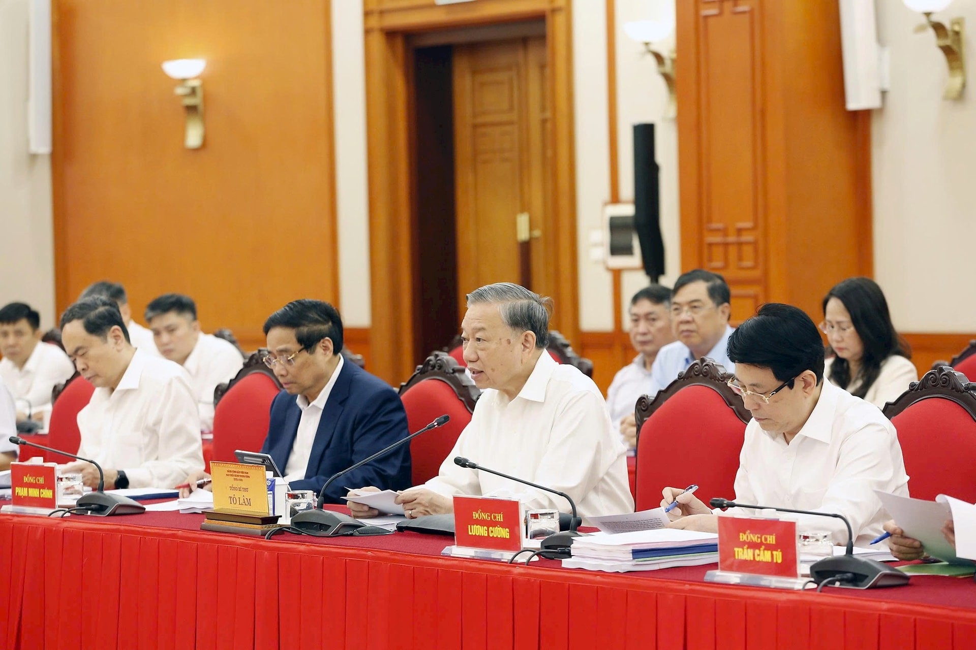 Tổng Bí thư Tô Lâm chủ trì cuộc làm việc của Bộ Chính trị với Ban Thường vụ Thành ủy Hà Nội và TP.HCM