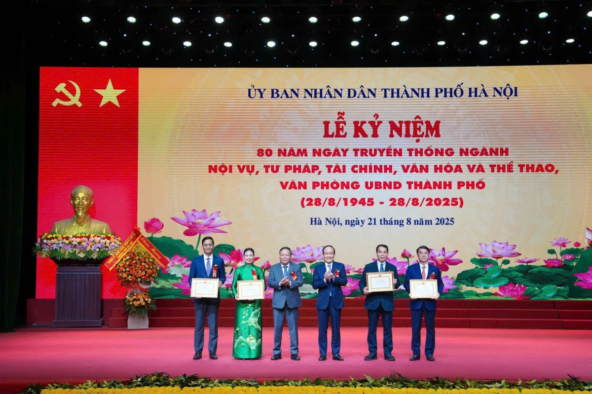 Tập trung tham mưu, thực hiện các giải pháp thúc đẩy kinh tế Thủ đô tăng trưởng nhanh, bền vững Tập trung tham mưu, thực hiện các giải pháp thúc đẩy kinh tế Thủ đô tăng trưởng nhanh, bền vững