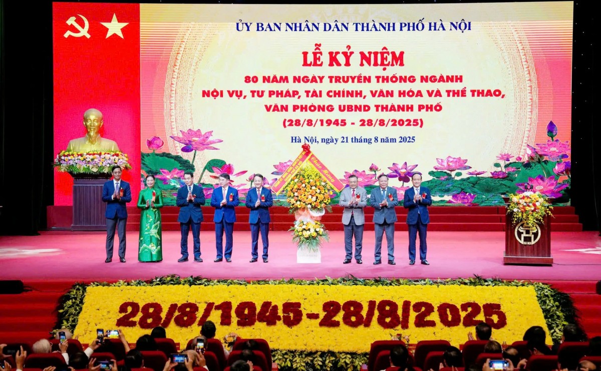 Tập trung tham mưu, thực hiện các giải pháp thúc đẩy kinh tế Thủ đô tăng trưởng nhanh, bền vững Tập trung tham mưu, thực hiện các giải pháp thúc đẩy kinh tế Thủ đô tăng trưởng nhanh, bền vững