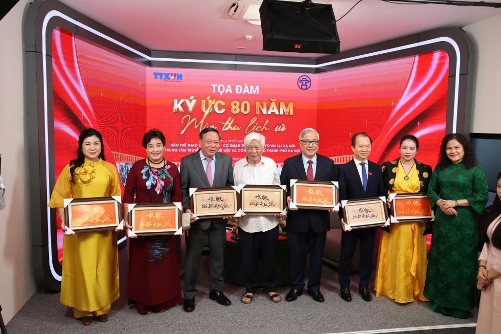 Tọa đàm Ký ức 80 năm – Mùa thu lịch sử: Lan tỏa niềm tự hào và tình yêu Hà Nội Tọa đàm Ký ức 80 năm – Mùa thu lịch sử: Lan tỏa niềm tự hào và tình yêu Hà Nội