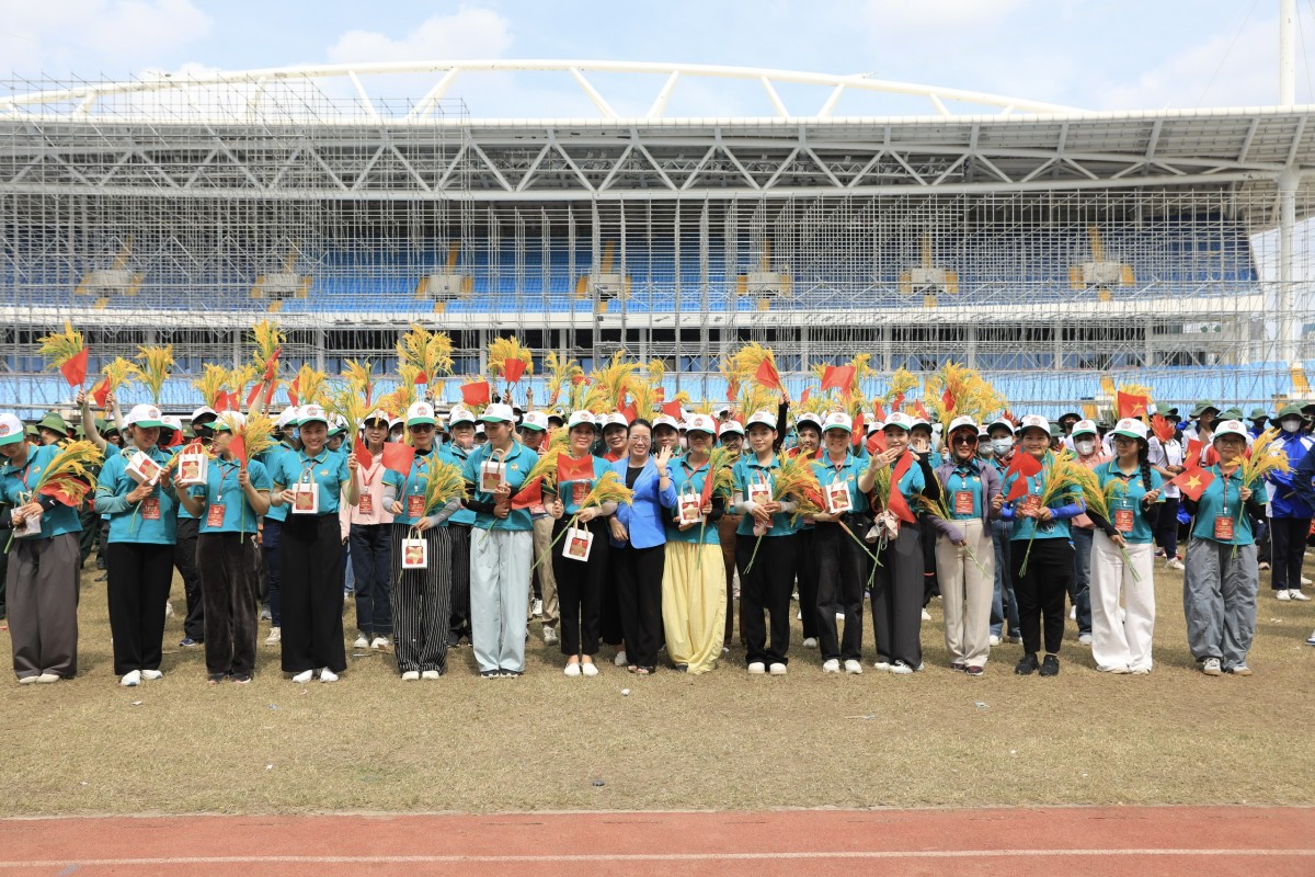 Lãnh đạo Mặt trận thành phố Hà Nội thăm, động viên các khối tham gia diễu hành tại sự kiện A80