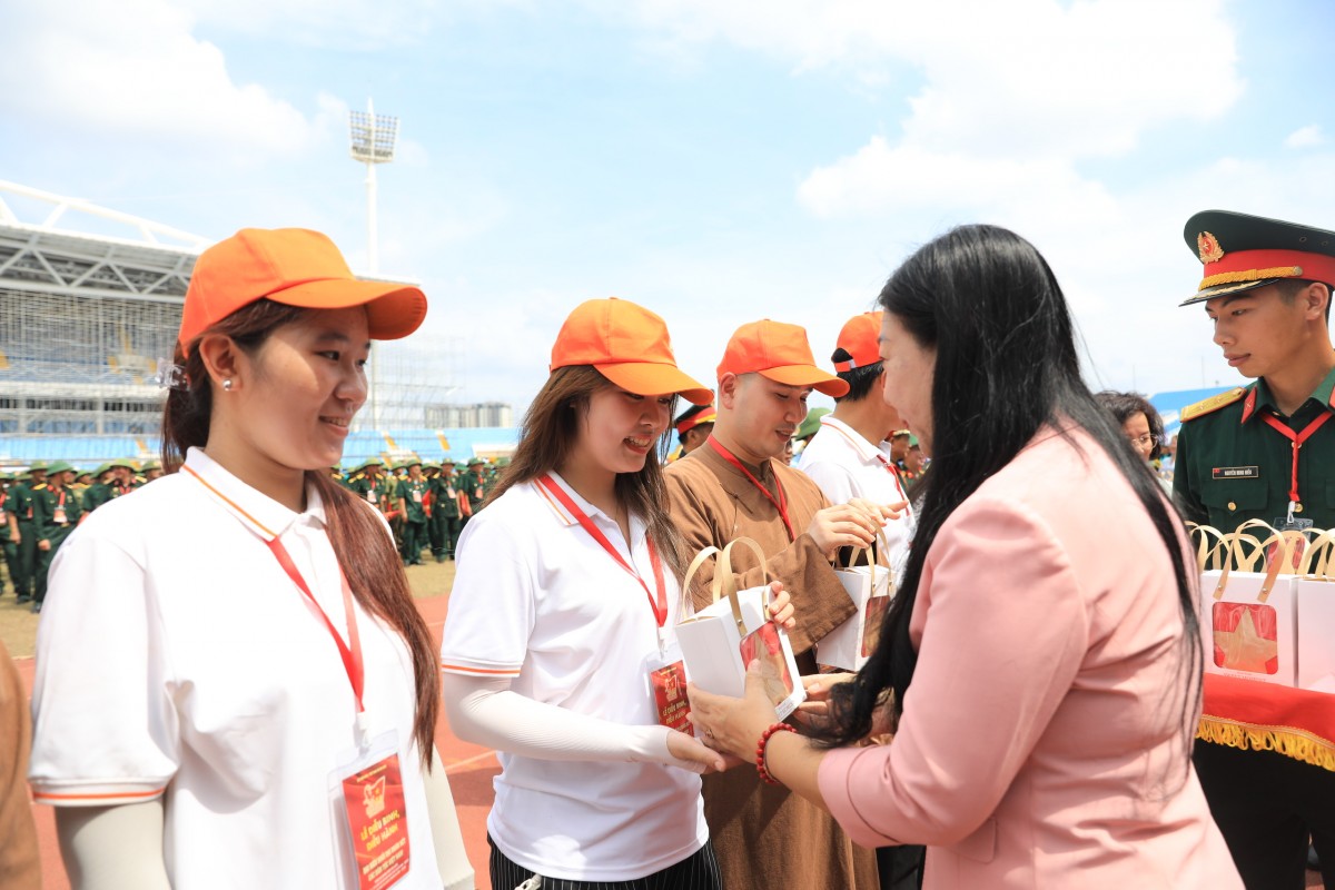 Lãnh đạo Mặt trận thành phố Hà Nội thăm, động viên các khối tham gia diễu hành tại sự kiện A80