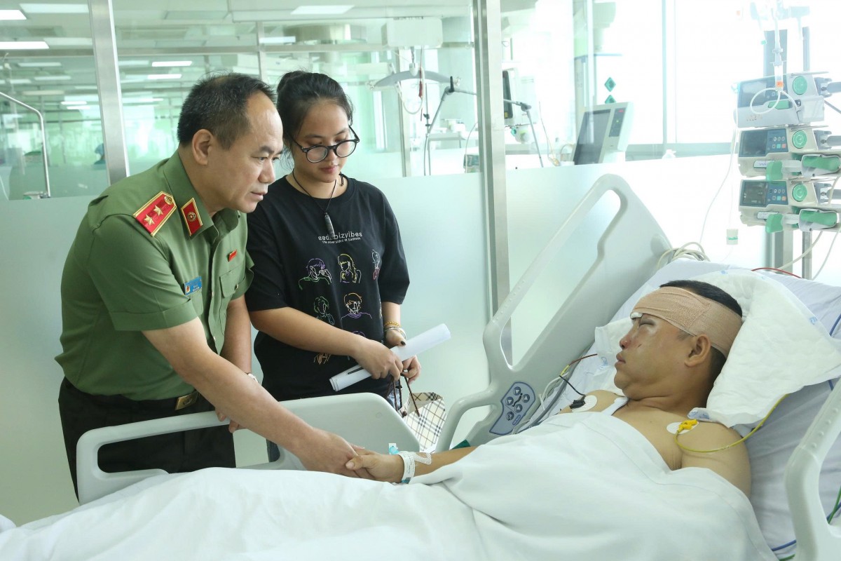 Khởi tố vụ án, tạm giữ hình sự 2 đối tượng lao xe vào Cảnh sát cơ động