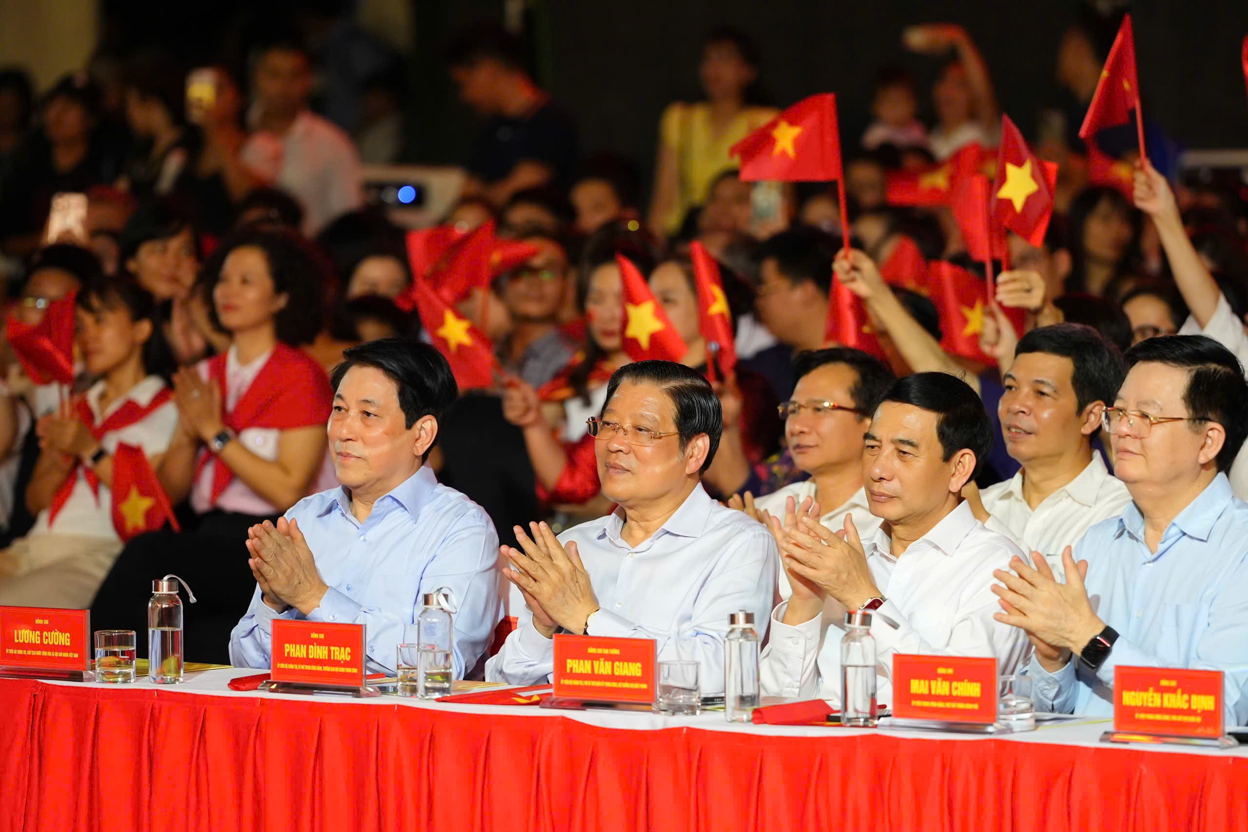 Lãnh đạo Đảng, Nhà nước dự cầu truyền hình đặc biệt “Thời cơ vàng”