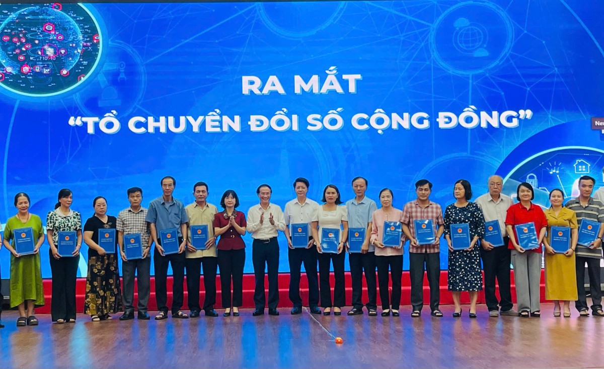 Cầu Giấy: Phát động Tuần lễ thi đua cao điểm và hưởng ứng phong trào “Bình dân học vụ số”