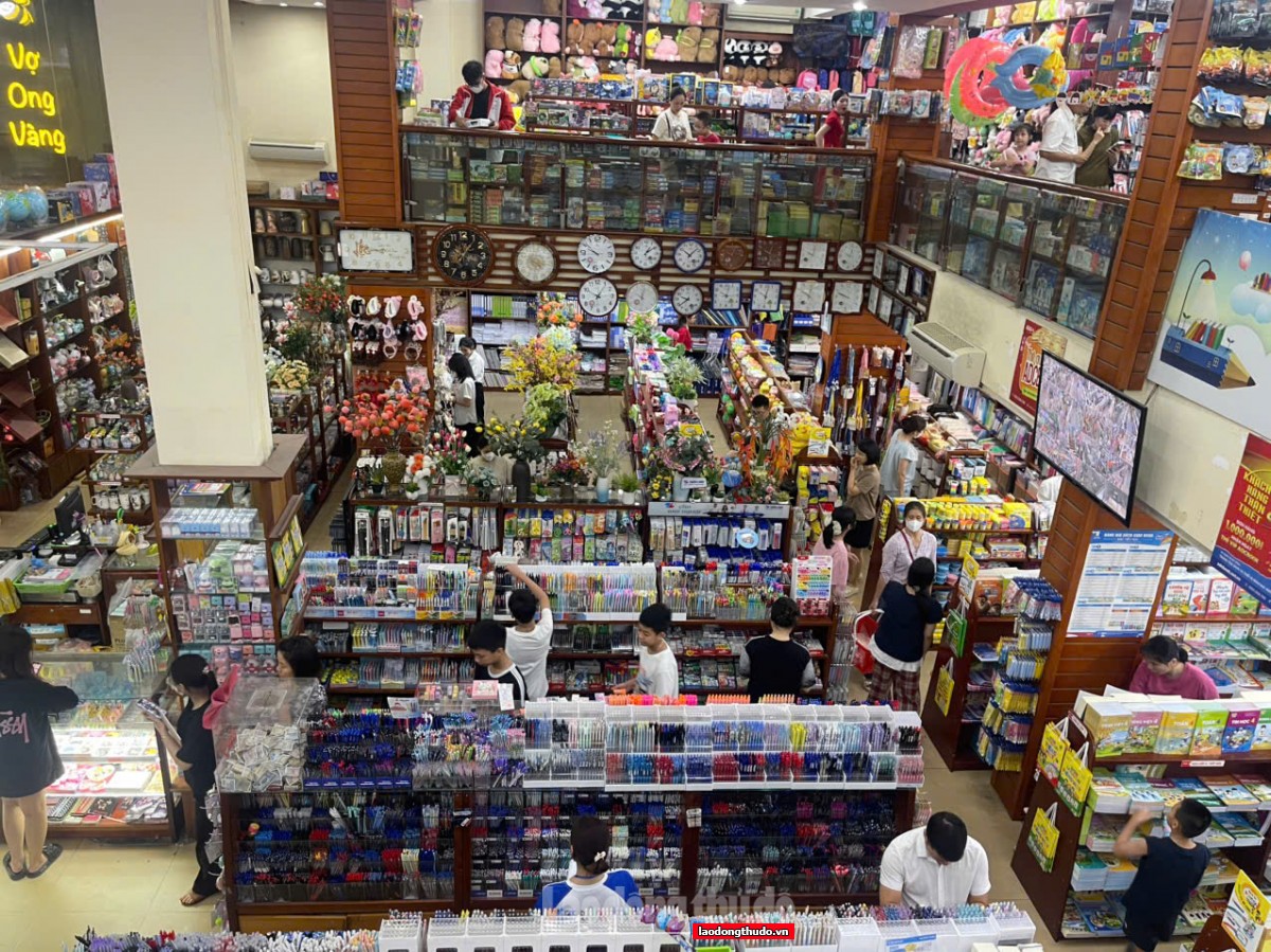 Hà Nội: Thị trường sách, đồ dùng học tập sôi động trước thềm năm học mới
