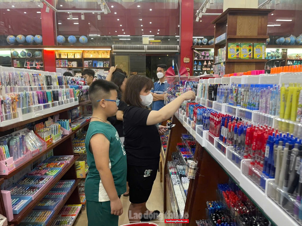 Hà Nội: Thị trường sách, đồ dùng học tập sôi động trước thềm năm học mới
