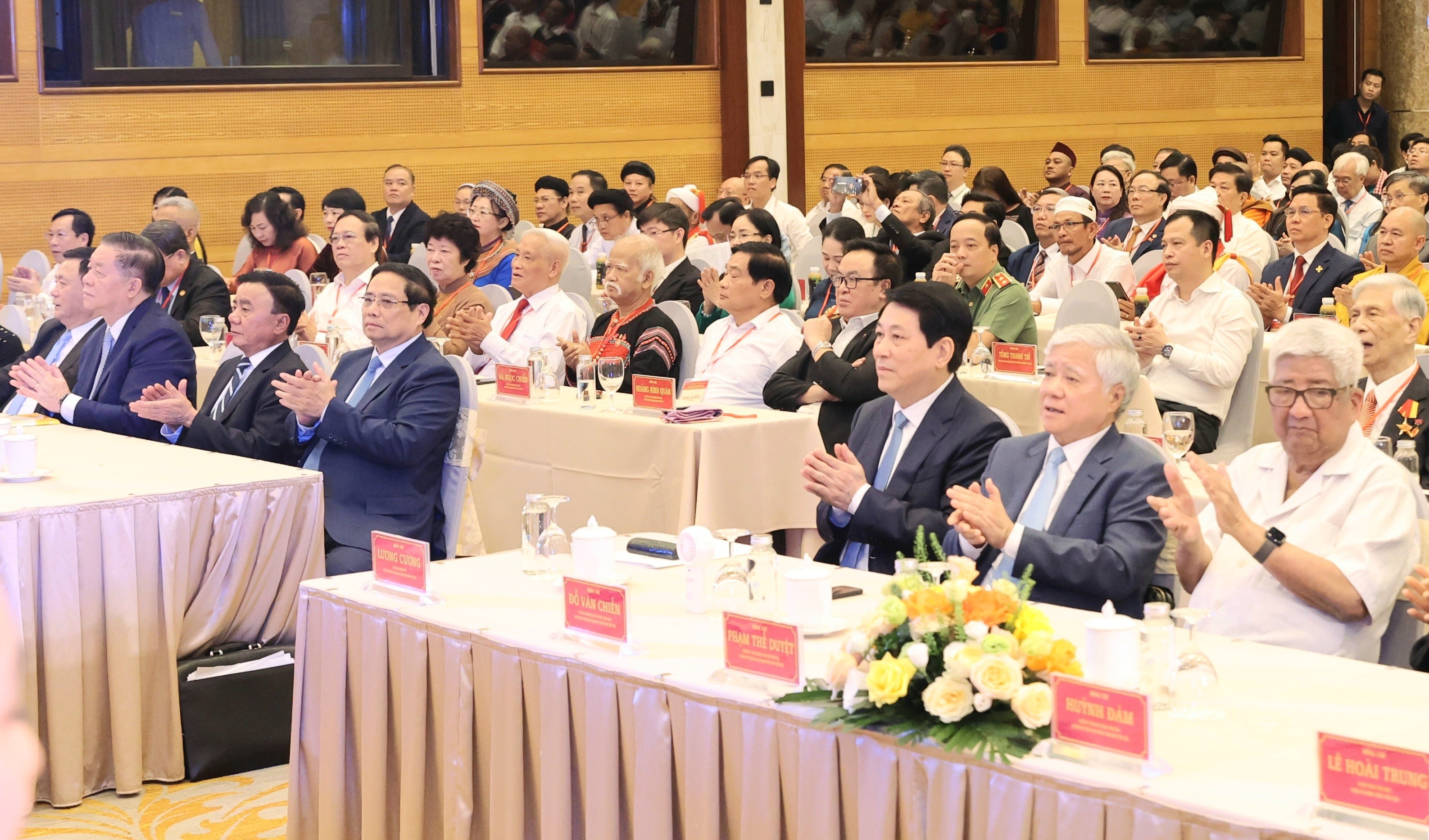 Lãnh đạo Đảng, Nhà nước, MTTQ Việt Nam gặp mặt đại biểu tiêu biểu đại diện các tầng lớp nhân dân