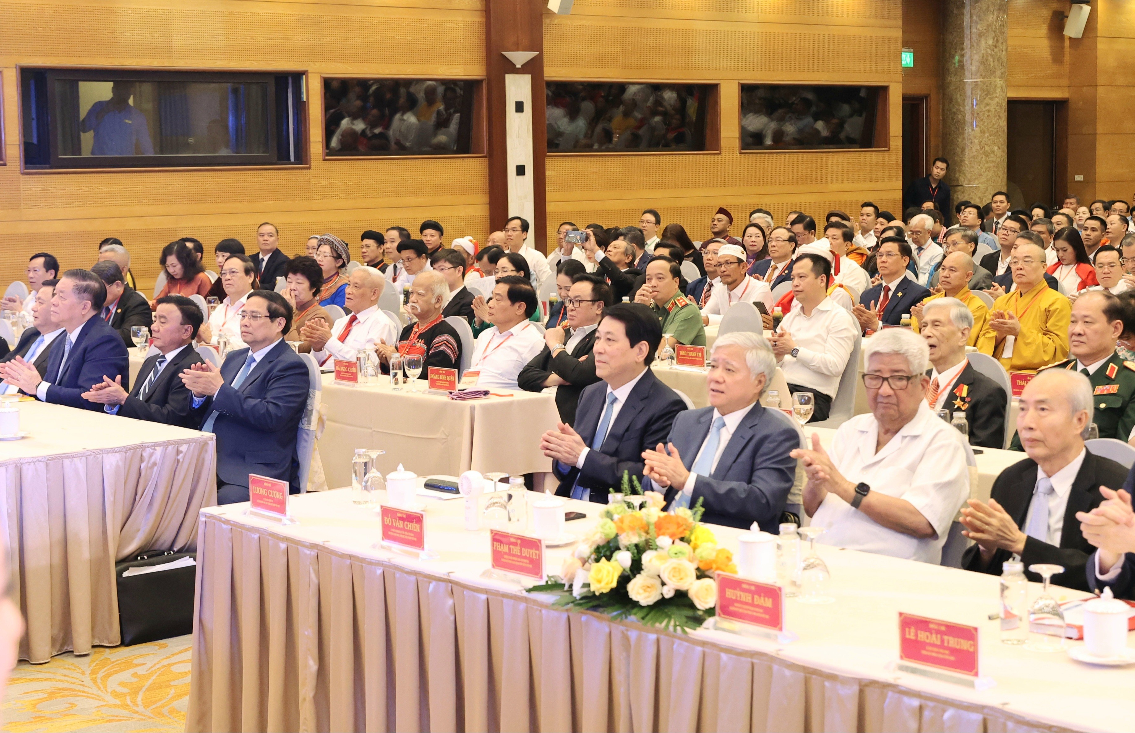 Lãnh đạo Đảng, Nhà nước, MTTQ Việt Nam gặp mặt đại biểu tiêu biểu đại diện các tầng lớp nhân dân