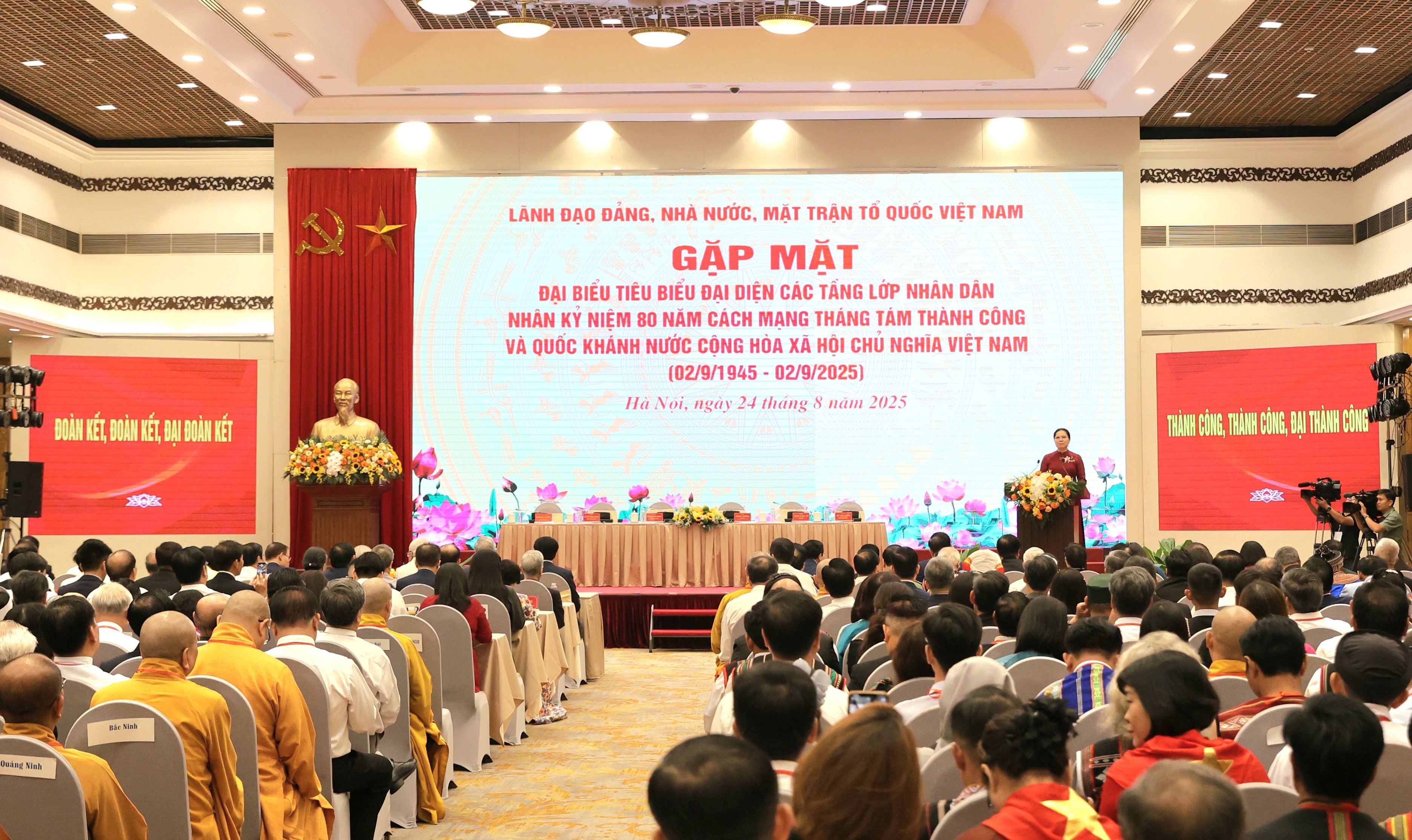 Lãnh đạo Đảng, Nhà nước, MTTQ Việt Nam gặp mặt đại biểu tiêu biểu đại diện các tầng lớp nhân dân