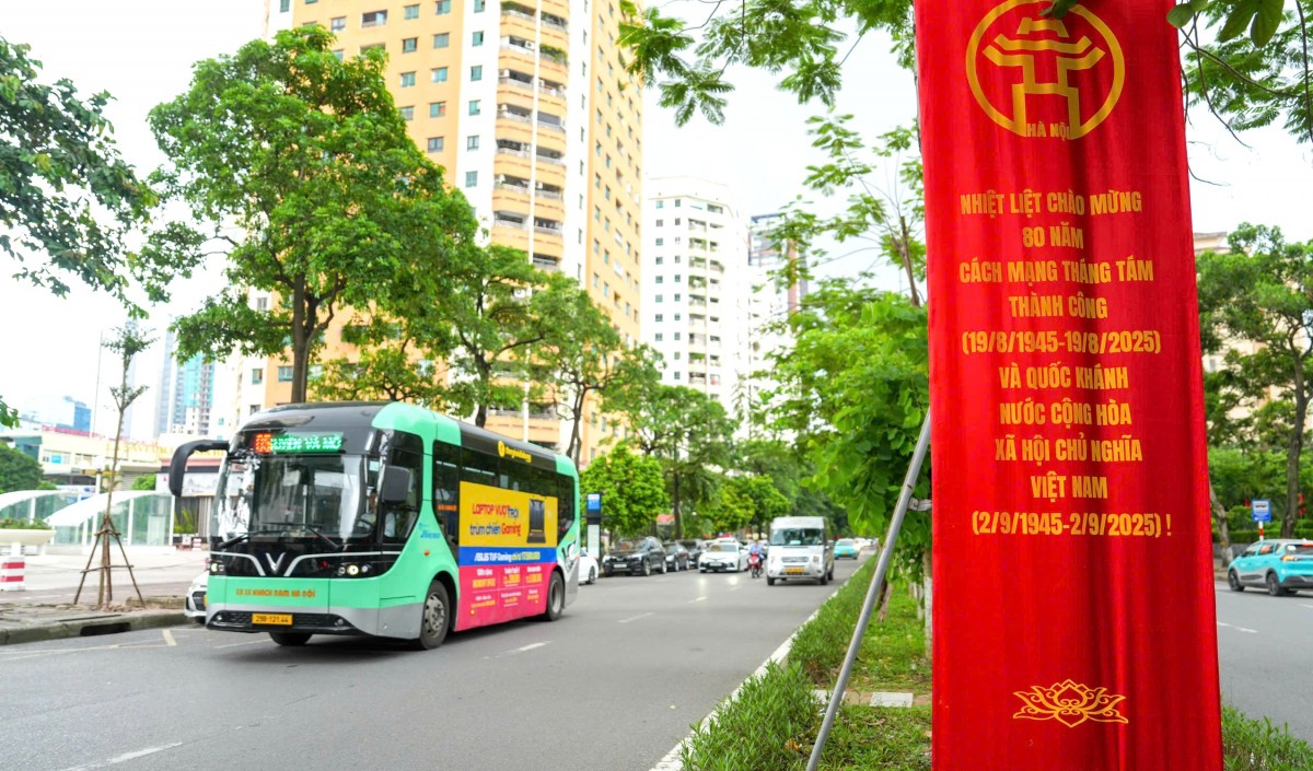 Vận tải hành khách công cộng Thủ đô góp phần vào thành công sự kiện A80