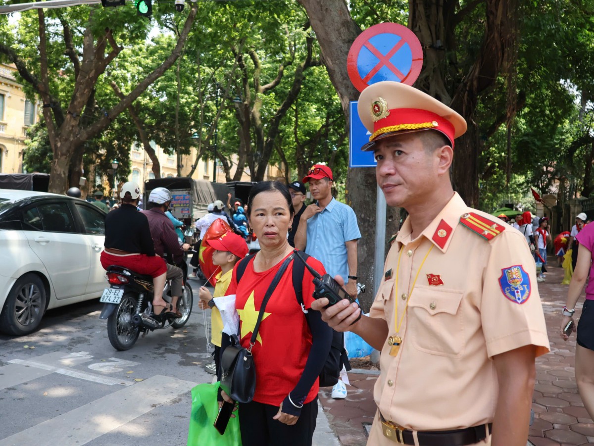 Công an Hà Nội nỗ lực đảm bảo an ninh trật tự, an toàn giao thông buổi hợp luyện diễu binh lần 2 Công an Hà Nội nỗ lực đảm bảo an ninh, an toàn cho buổi hợp luyện diễu binh, diễu hành lần 2