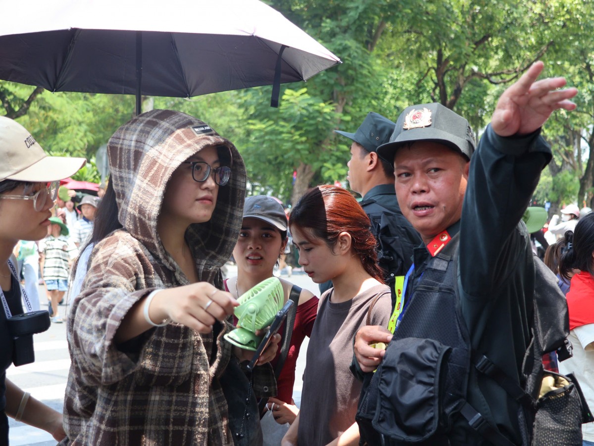 Công an Hà Nội nỗ lực đảm bảo an ninh trật tự, an toàn giao thông buổi hợp luyện diễu binh lần 2 Công an Hà Nội nỗ lực đảm bảo an ninh, an toàn cho buổi hợp luyện diễu binh, diễu hành lần 2
