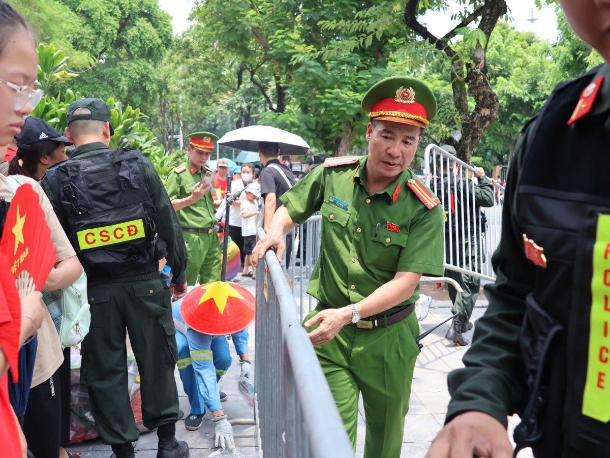 Công an Hà Nội nỗ lực đảm bảo an ninh trật tự, an toàn giao thông buổi hợp luyện diễu binh lần 2 Công an Hà Nội nỗ lực đảm bảo an ninh, an toàn cho buổi hợp luyện diễu binh, diễu hành lần 2