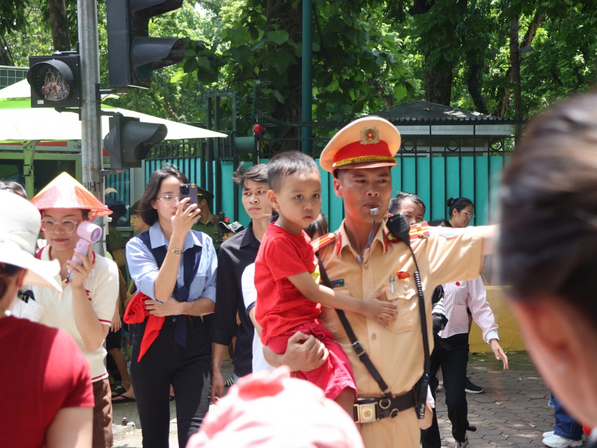 Công an Hà Nội nỗ lực đảm bảo an ninh trật tự, an toàn giao thông buổi hợp luyện diễu binh lần 2 Công an Hà Nội nỗ lực đảm bảo an ninh, an toàn cho buổi hợp luyện diễu binh, diễu hành lần 2