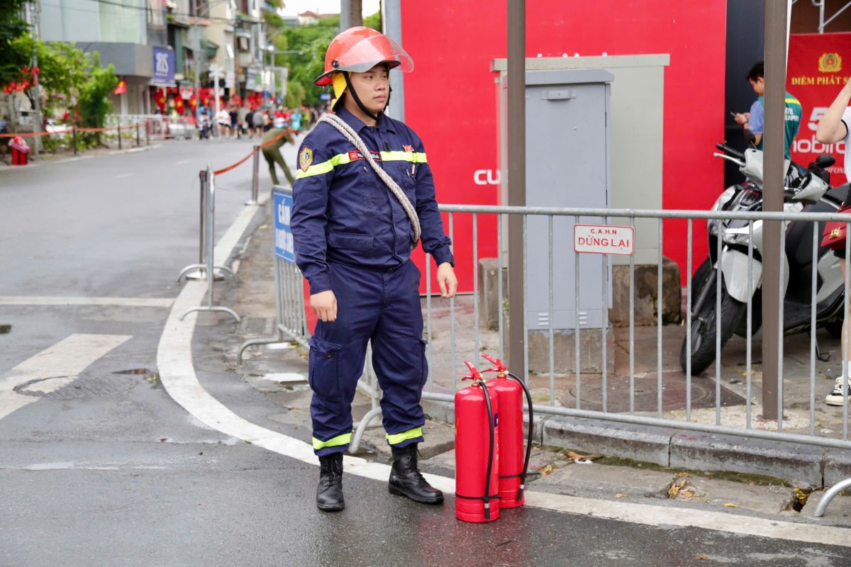 Công an Hà Nội nỗ lực đảm bảo an ninh trật tự, an toàn giao thông buổi hợp luyện diễu binh lần 2 Công an Hà Nội nỗ lực đảm bảo an ninh, an toàn cho buổi hợp luyện diễu binh, diễu hành lần 2