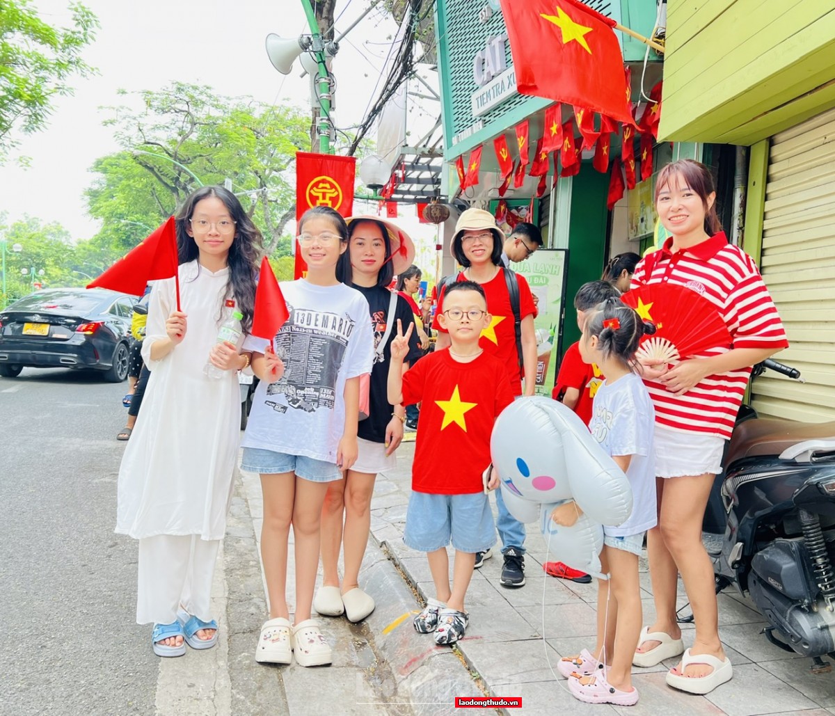 Hàng vạn người