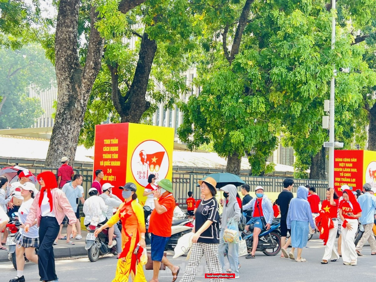 Hàng vạn người