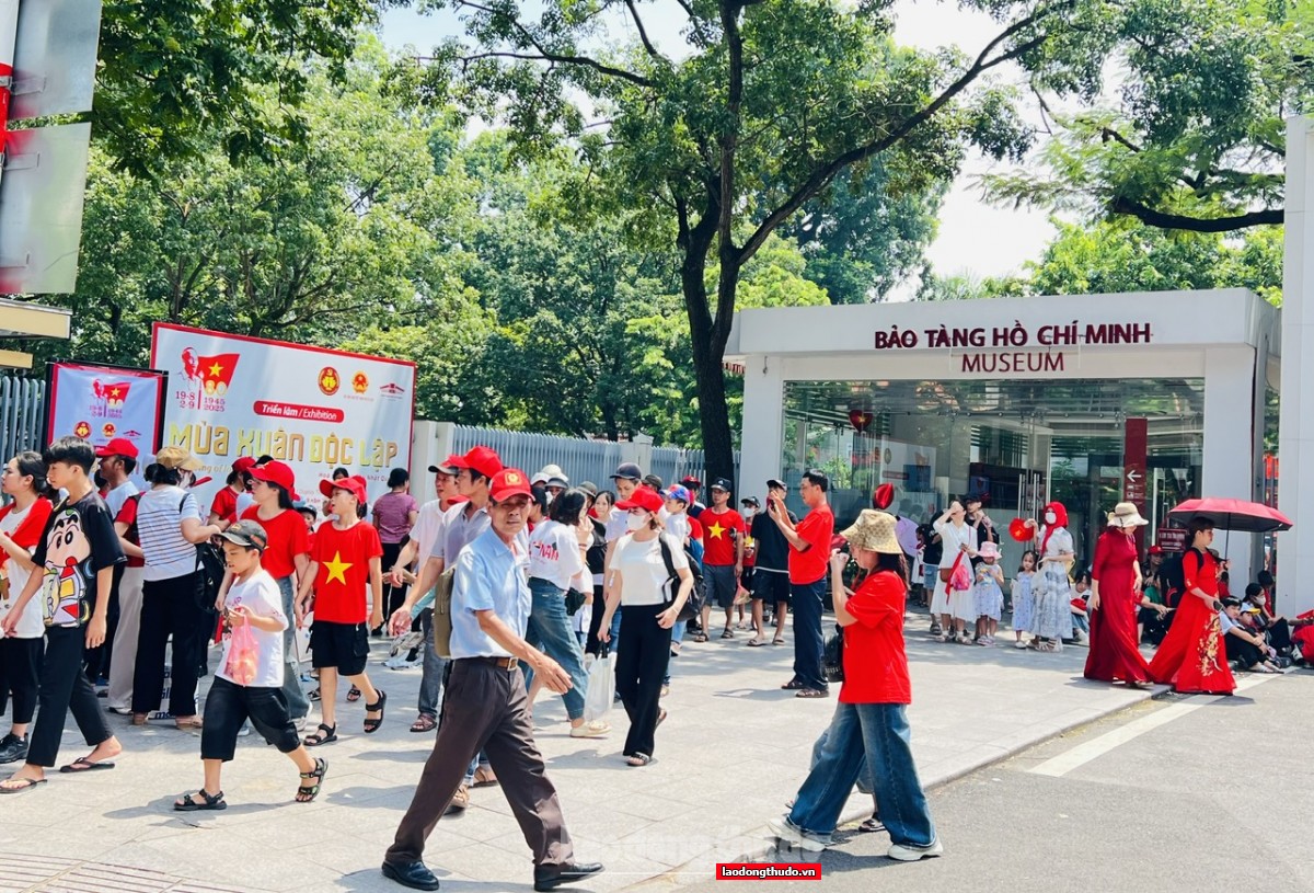 Hàng vạn người