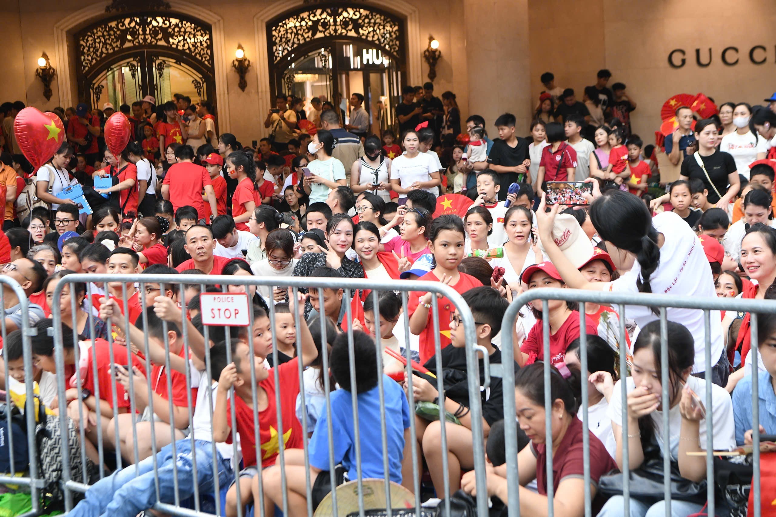 Hà Nội rộn ràng trước giờ tổng hợp luyện diễu binh, diễu hành lần 2 Hà Nội rộn ràng trước giờ tổng hợp luyện diễu binh diễu hành lần 2