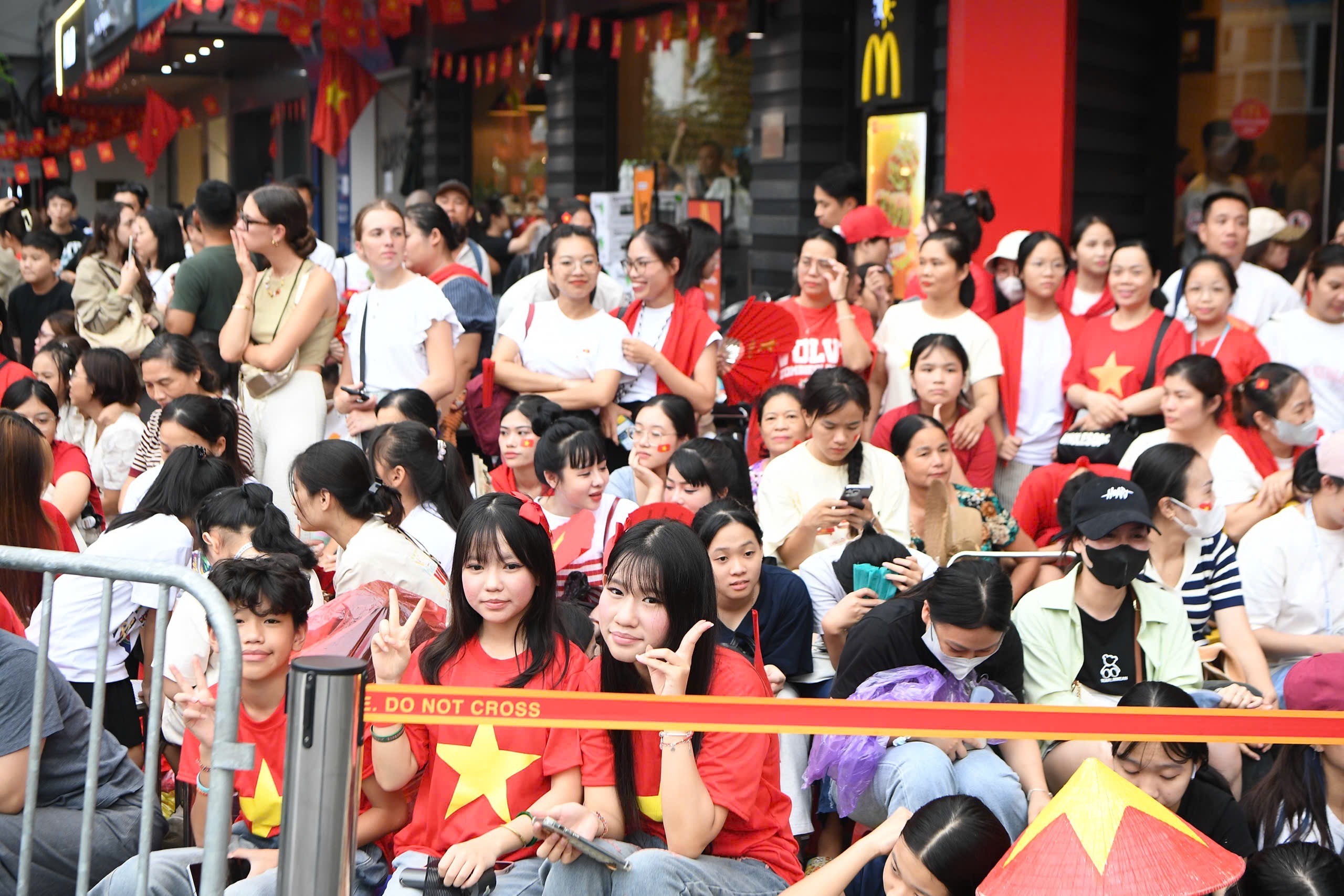 Hà Nội rộn ràng trước giờ tổng hợp luyện diễu binh, diễu hành lần 2 Hà Nội rộn ràng trước giờ tổng hợp luyện diễu binh diễu hành lần 2