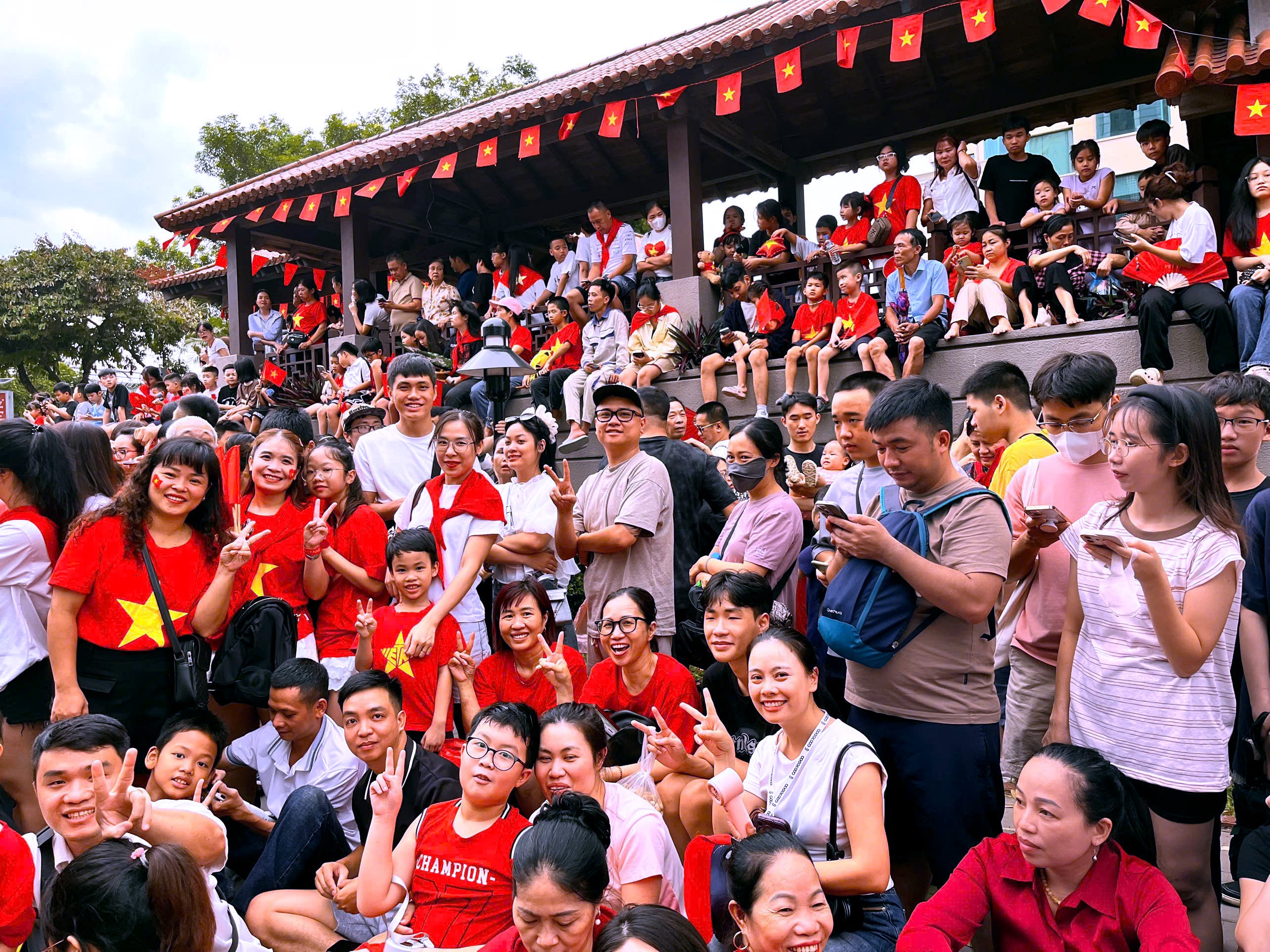 Hà Nội rộn ràng trước giờ tổng hợp luyện diễu binh, diễu hành lần 2 Hà Nội rộn ràng trước giờ tổng hợp luyện diễu binh, diễu hành lần 2