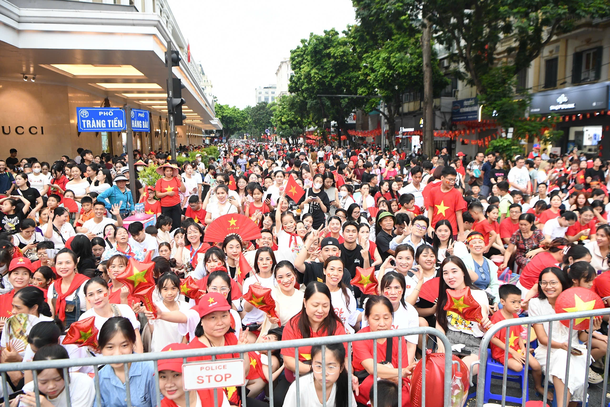 Hà Nội rộn ràng trước giờ tổng hợp luyện diễu binh, diễu hành lần 2 Hà Nội rộn ràng trước giờ tổng hợp luyện diễu binh diễu hành lần 2