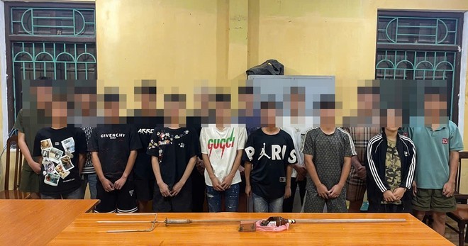 Ngăn chặn 2 nhóm học sinh cấp 3 dùng hung khí tự chế hỗn chiến trên phố