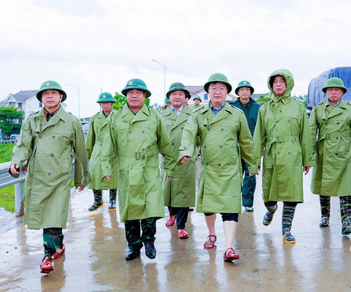 Bão số 5 bắt đầu gây mưa to, gió lớn tại các tỉnh Thanh Hóa, Nghệ An, Hà Tĩnh