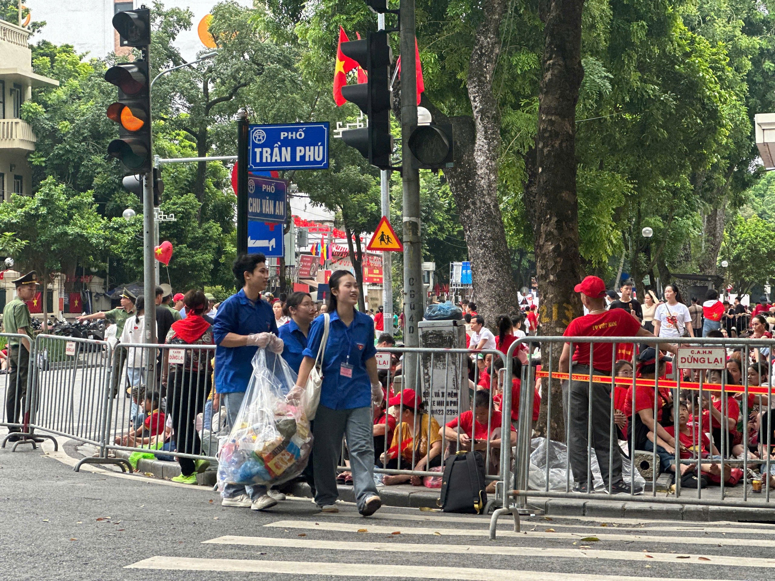 Viết tiếp tình yêu Tổ quốc bằng hành động văn minh