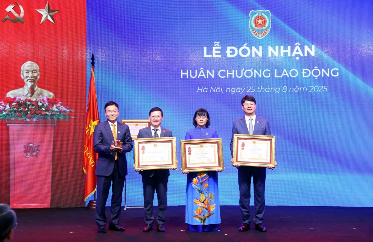 Ngành Tư pháp vinh dự đón nhận Huân chương Lao động hạng Nhất