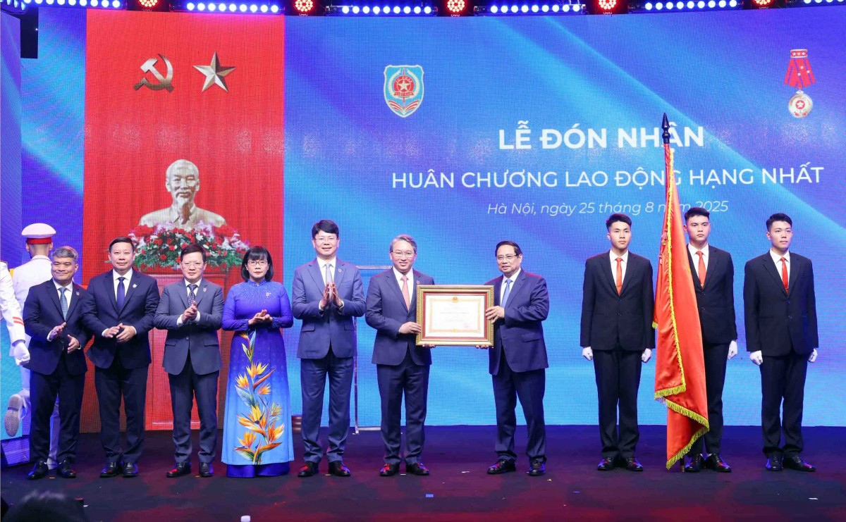 Ngành Tư pháp vinh dự đón nhận Huân chương Lao động hạng Nhất