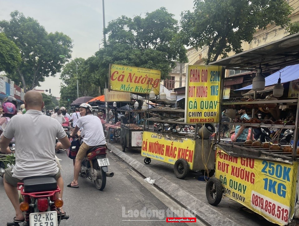 Xóa chợ cóc, chợ tạm ở Hà Nội: Cần giải pháp đồng bộ, quyết liệt