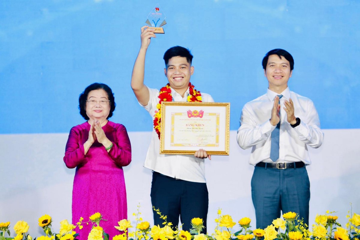 Bài 3: Thắp sáng ngọn lửa từ thế hệ trẻ