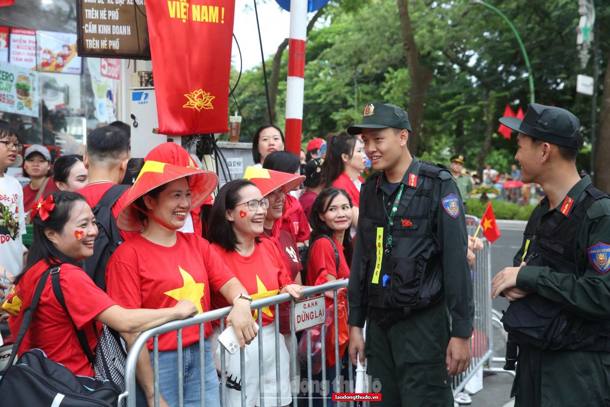 Người Hà Nội ứng xử văn minh, lan tỏa nghĩa tình