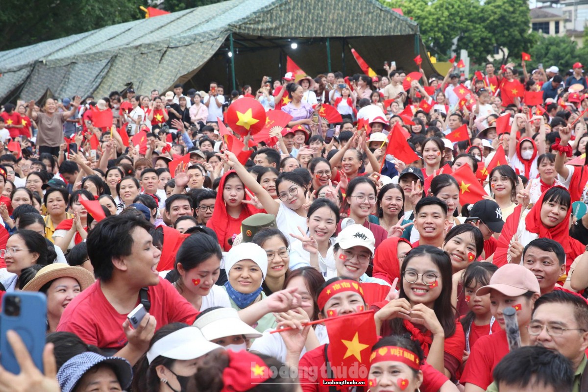 Người Hà Nội ứng xử văn minh, lan tỏa nghĩa tình