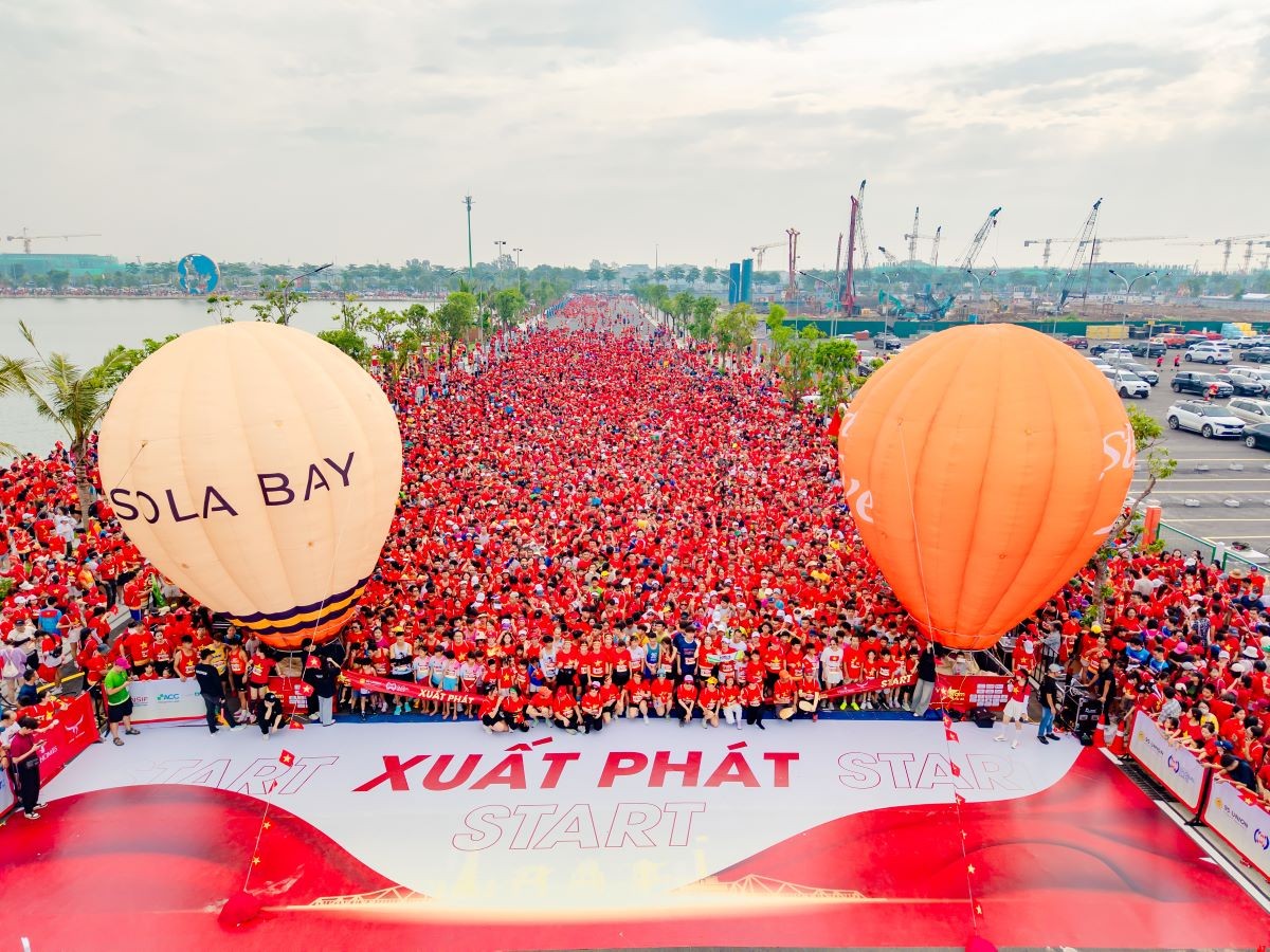 Dòng khách khổng lồ tiếp thêm sức nóng cho “phố thương mại tỷ đô” Boutique Gate