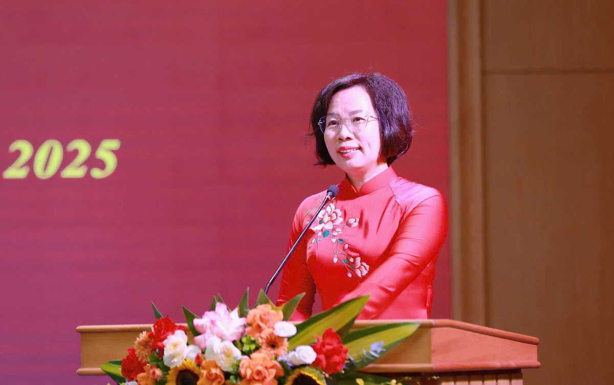 Đảng ủy phường Thanh Xuân trao Huy hiệu Đảng cho 222 đảng viên Đảng ủy phường Thanh Xuân trao Huy hiệu Đảng cho 222 đảng viên