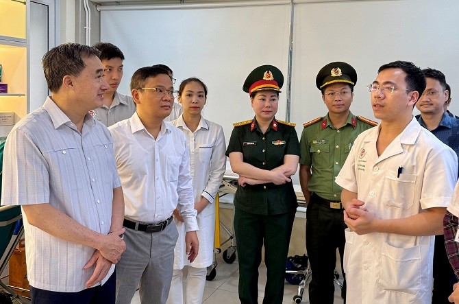 Thứ trưởng Bộ Y tế Trần Văn Thuấn kiểm tra công tác y tế phục vụ Lễ kỷ niệm A80 Thứ trưởng Bộ Y tế Trần Văn Thuấn kiểm tra công tác y tế phục vụ Lễ kỷ niệm A80