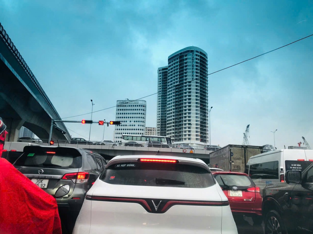 Hà Nội chìm trong biển nước, nhiều tuyến phố tê liệt