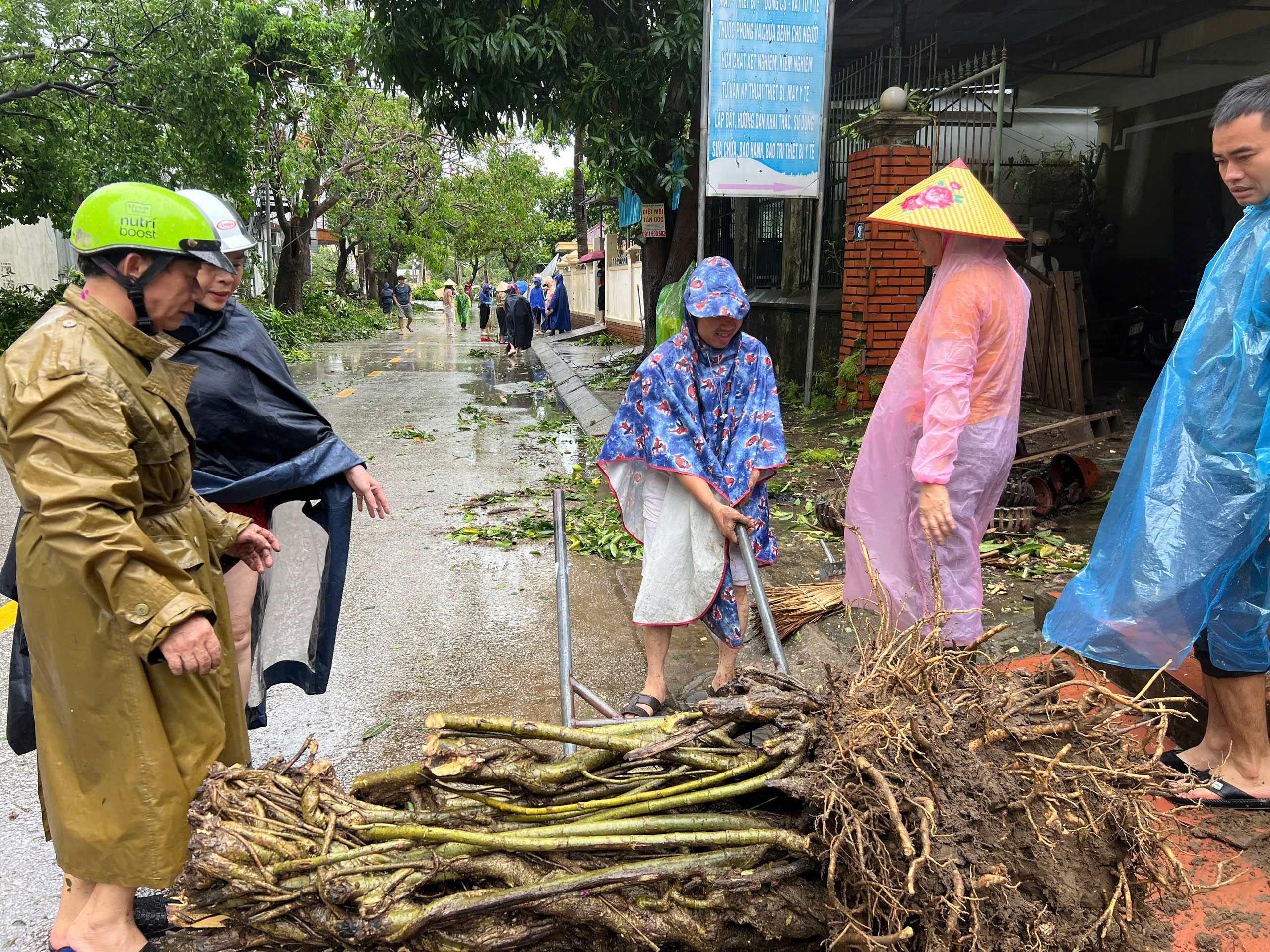 Nghệ An tập trung khắc phục hậu quả bão số 5
