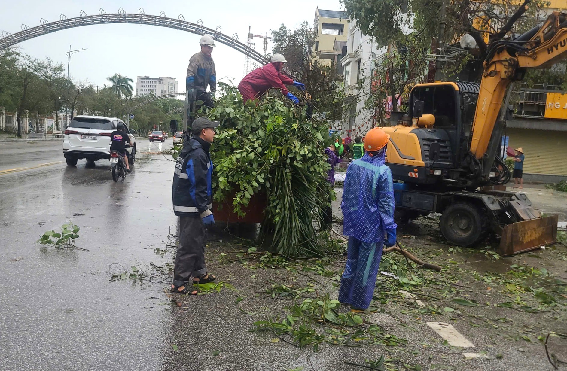 Nghệ An tập trung khắc phục hậu quả bão số 5
