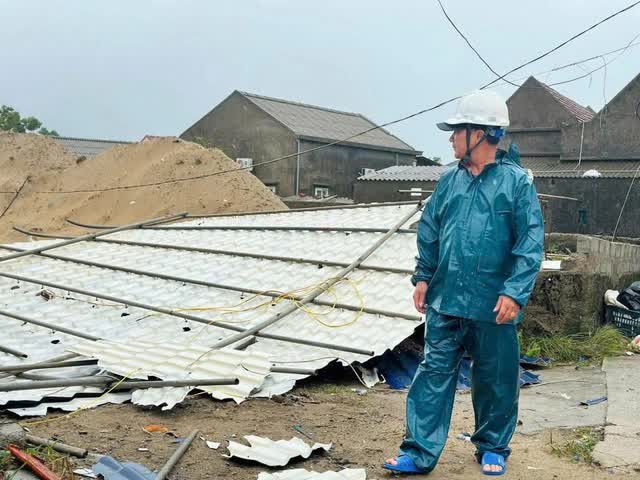 Hà Tĩnh: Bão số 5 làm 1 người chết, 9 người bị thương