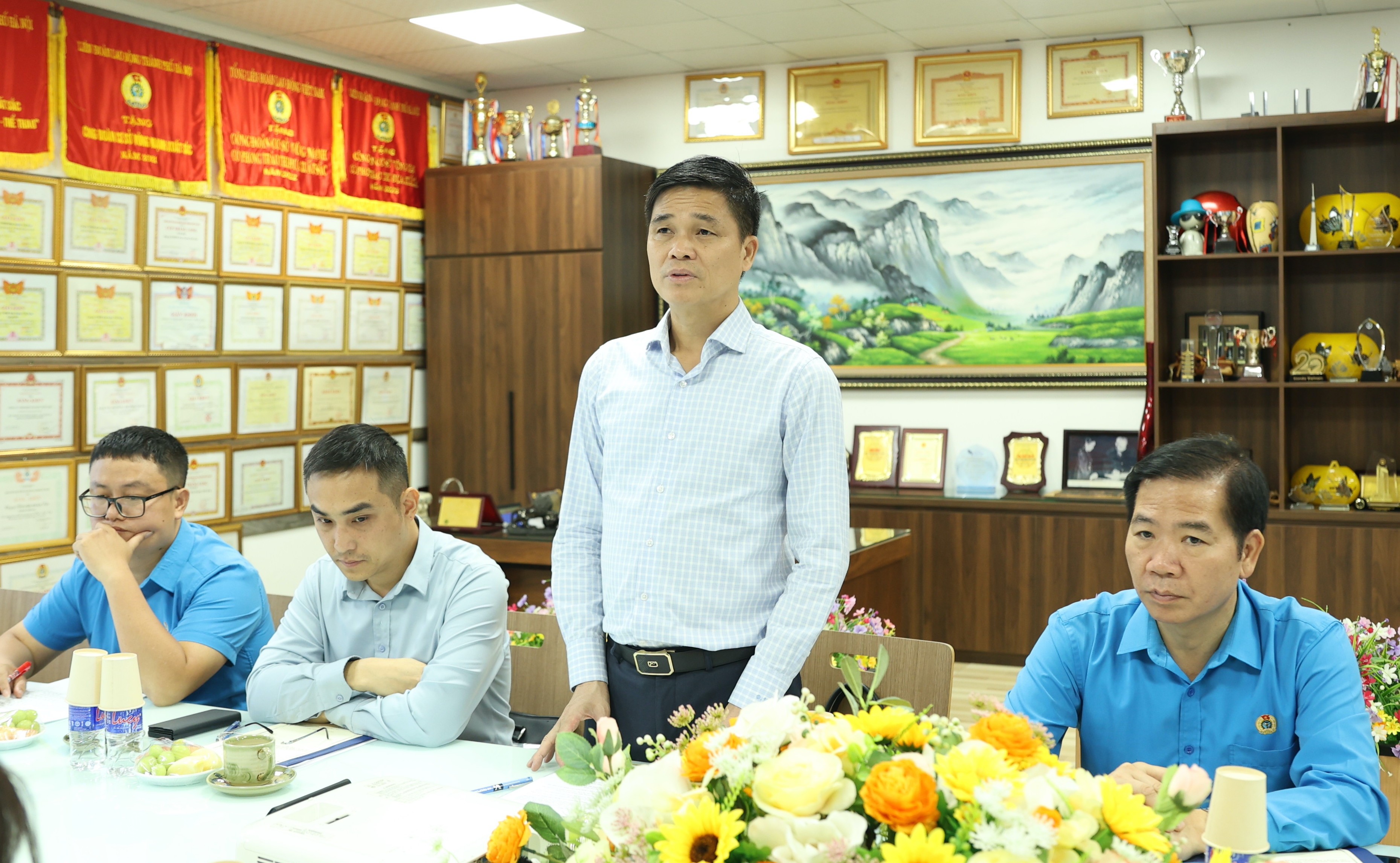 Phát huy vai trò của Công đoàn trong ổn định quan hệ lao động và chăm lo cho công nhân Phát huy vai trò của Công đoàn trong ổn định quan hệ lao động và chăm lo cho công nhân