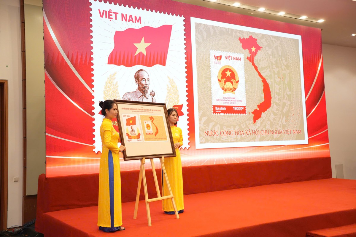 Phát hành đặc biệt bộ tem bưu chính kỷ niệm 80 năm ngày Quốc khánh