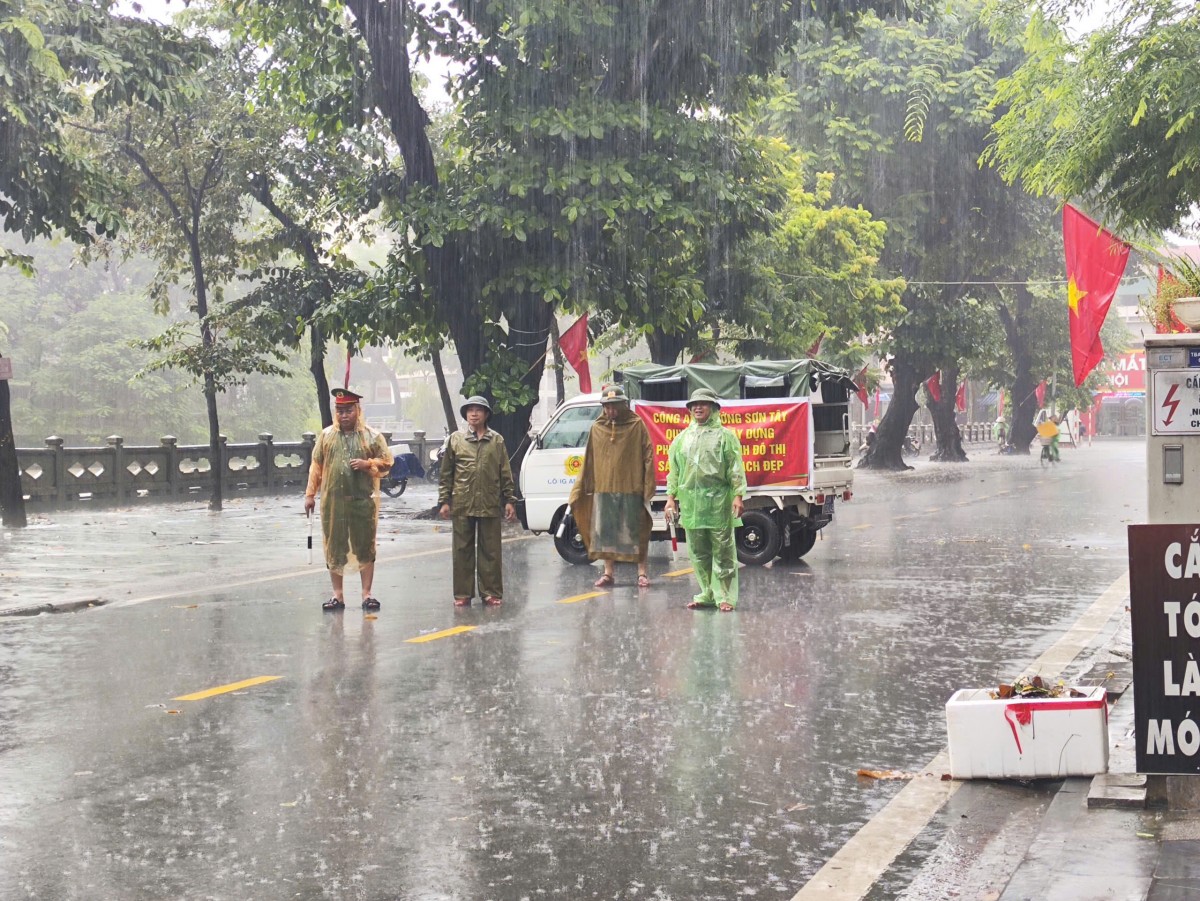 Ngoại thành Hà Nội căng mình ứng phó mưa lớn do hoàn lưu bão số 5