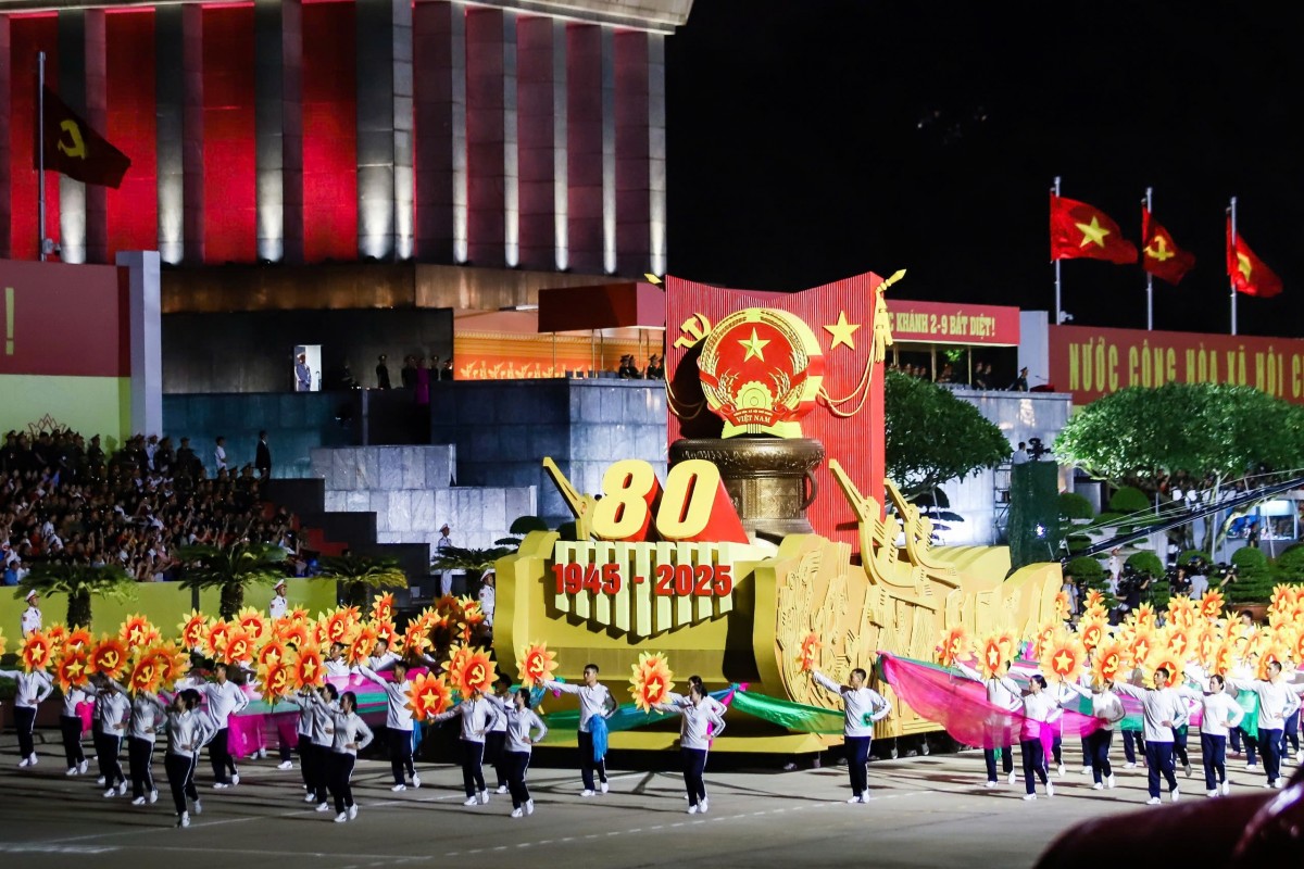 Báo điện tử được tiếp sóng truyền hình trực tiếp lễ kỷ niệm, diễu binh, diễu hành